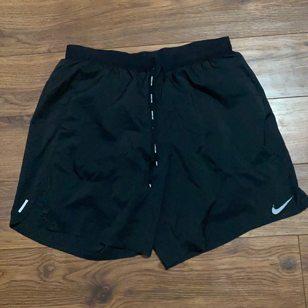 Nike men’s workout shorts size L